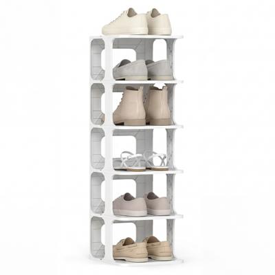 Stapelbare Schoenenrek met 6 Niveaus Compacte Verticale Schoenenorganizer Smalle Schoenenrek van Kunststof voor de Hal-Wit
