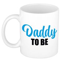 Daddy to be cadeau mok / beker wit met blauwe letters 300 ml - feest mokken