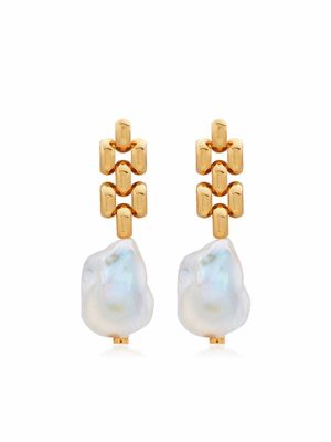 Monica Vinader boucles d'oreilles Doina à perles baroques
