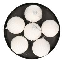 Krist+ gedecoreerde kerstballen - 6x st - wit relief - kunststof - 6 cm