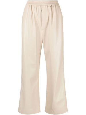 Nanushka pantalon court en cuir artificiel - Tons neutres