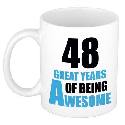 Verjaardag 48 jaar Koffiemok Cadeau - Great years of being awesome - wit/blauw
