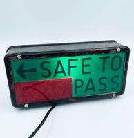 Vintage “Wait / Safe to Pass” Lichtbak - Origineel Truck/Schoolbus Sign
