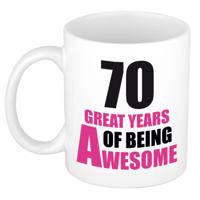 Verjaardag 70 jaar Koffiemok Cadeau - Great years of being awesome - wit/roze - voor dames