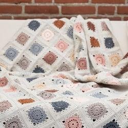 Yarn and Colors Hip To Be Square Blanket Haakpakket 101 Rosé