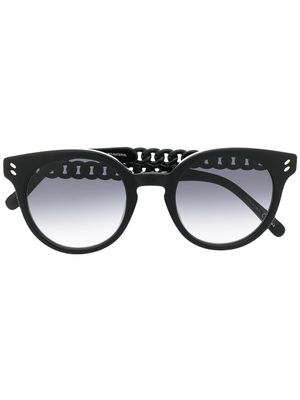 Stella McCartney Eyewear lunettes de soleil à détail de chaîne - Noir