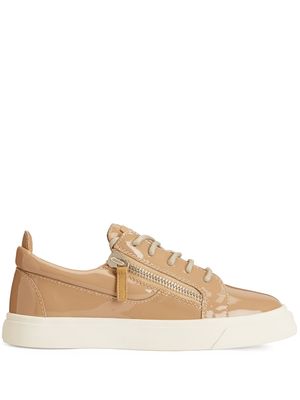 Giuseppe Zanotti baskets Nicki en cuir verni - Tons neutres