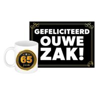 Verjaardag cadeau koffiemok 65 jaar - man - medaille- met gefeliciteerd ouwe zak wenskaart