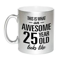 Zilveren Awesome 25 year cadeau mok / verjaardag beker 330 ml   - - thumbnail