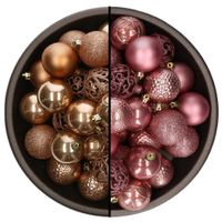 74x stuks kunststof kerstballen mix van camel bruin en velvet roze 6 cm