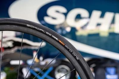 Schwalbe Vouwband pro one v-guard 28 x 1.00" / 25-622 - zwart
