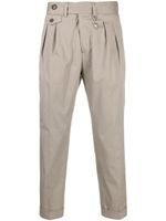 Manuel Ritz pantalon court à détails plissés - Tons neutres Manuel Ritz pantalon court à détails plissés - Tons neutres