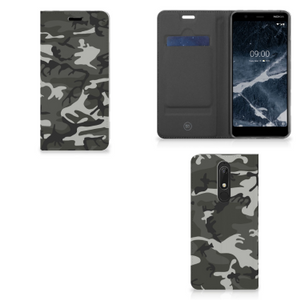 Nokia 5.1 (2018) Hoesje met Magneet Army Light