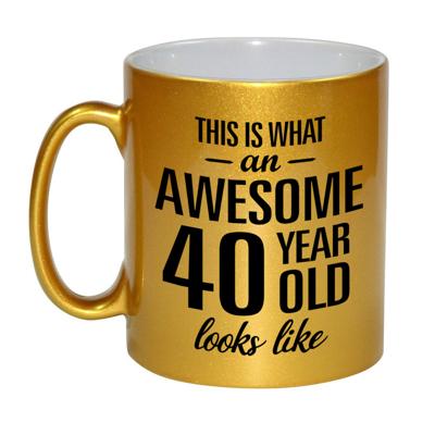Awesome 40 year - verjaardag cadeau koffiemok - beker - goud - 330 ml - 40 jaar geworden