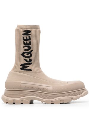 Alexander McQueen bottines Tread à empiècements en maille - Tons neutres