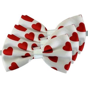 3x Witte vlinderstrikjes met rode hartjes 13 cm voor dames/heren   -