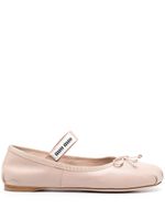 Miu Miu ballerines en velours à patch logo - Rose