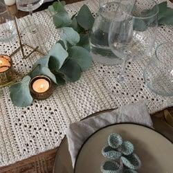 Haakpatroon Yarn and Colors Glamorous Table Runner