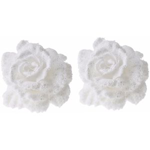 2x Kerstboomversiering op clip witte besneeuwde rozen 10 cm