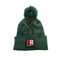 Muts beanie hoog groen met badge - FR - EST. 1908 - rood en wit logo voor