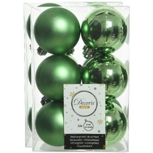 24x stuks kunststof kerstballen groen 6 cm glans/mat