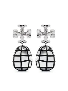 Tory Burch boucles d'oreilles pendantes à plaque logo - Argent