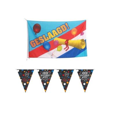 Vlag geslaagd/afgestudeerd met diploma - en geslaagd/afgestudeerd vlaggenlijn- krijtbord hashtags