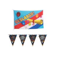 Vlag geslaagd/afgestudeerd met diploma - en geslaagd/afgestudeerd vlaggenlijn- krijtbord hashtags