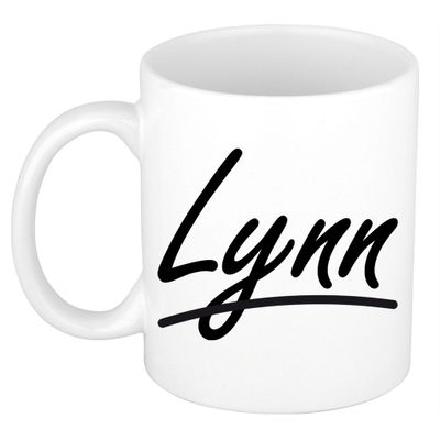 Naam cadeau mok / beker Lynn met sierlijke letters 300 ml Naam cadeau mok / beker Lynn met sierlijke letters 300 ml
