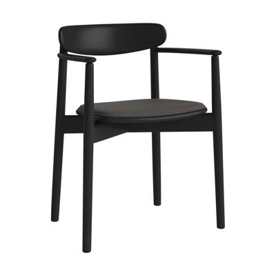 Bolia Merge eetkamerstoel met arm Soil Dark Brown zwart gelakt eiken