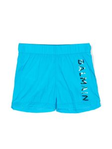 Balmain Kids short de bain à logo imprimé - Bleu