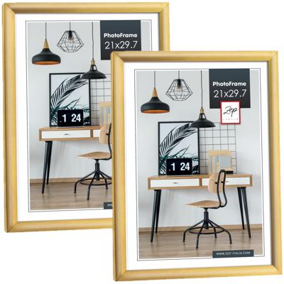 Zep Fotolijst - 2x stuks - goud - kunststof - voor foto van 21 x 29 cm - staand / hangend Zep Fotolijst - 2x stuks - goud - kunststof - voor foto van 21 x 29 cm - staand / hangend