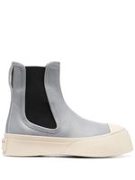 Marni bottes chelsea en cuir verni - Gris