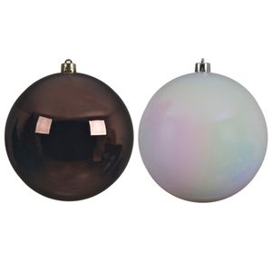 Kerstversieringen set van 2x grote kunststof kerstballen donkerbruin en parelmoer wit 20 cm glans