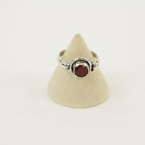 Zilveren Ring met Granaat Maat 17,5 (Sterling Zilver 925)