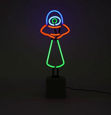 Neon &apos;UFO&apos; Sign (Op Betonnen Basis)