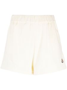 Moncler short en velours à patch logo - Tons neutres