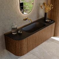 Mondiaz KURVE 140 cm Onderkast Greeploos 1 Lade Met Deuren Walnut, Wastafel Solid Surface Midden Urban 0 Kraangaten Zonder Spiegel (KRVBGS140L+R1L2D0KM-Wal/Urb)