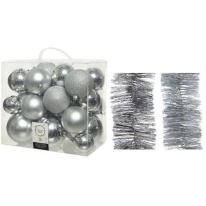 Kerstversiering kunststof kerstballen 6-8-10 cm met folieslingers pakket zilver van 28x stuks