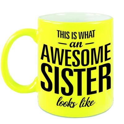 Awesome sister cadeau mok / beker neon geel voor zus 330 ml