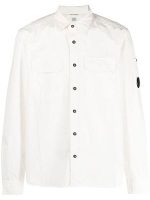 C.P. Company chemise à patch logo sur la manche - Blanc