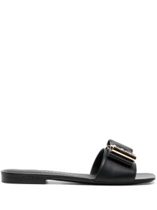 Ferragamo claquettes en cuir à ornements en cristal - Noir