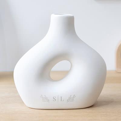 Gegraveerde keramische vaas beige