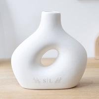 Gegraveerde keramische vaas beige