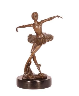 A BRONZE SCULPTURE OF A BALLERINA