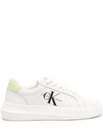 Calvin Klein baskets en cuir à logo imprimé - Blanc