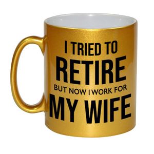 I tried to retire but now I work for my wife pensioen mok / beker goud afscheidscadeau 330 ml