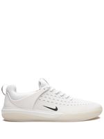 Nike baskets SB Nyjah 3 - Blanc