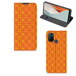 OnePlus Nord N100 Hoesje met Magneet Batik Oranje