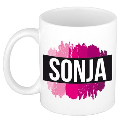 Sonja naam cadeau koffie mok - beker - met roze verfstrepen - Cadeau collega - moederdag